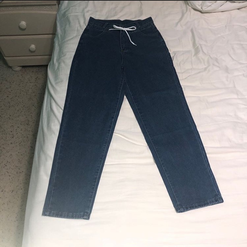 ‼️HIGH WAISTED MOM JEANS W/ SHOE LACE BELT